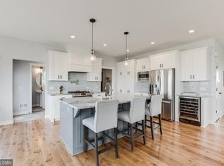 22448 Hunter Ridge Cir, Jordan, MN 55352