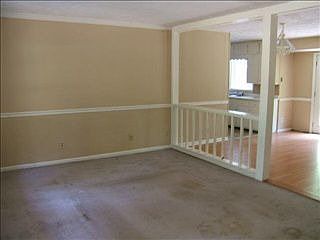 5th image of 2670 Glendale Dr NE