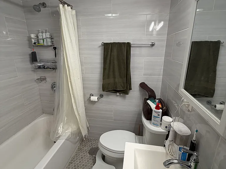 6225 N Francisco Ave #G — Photo 7