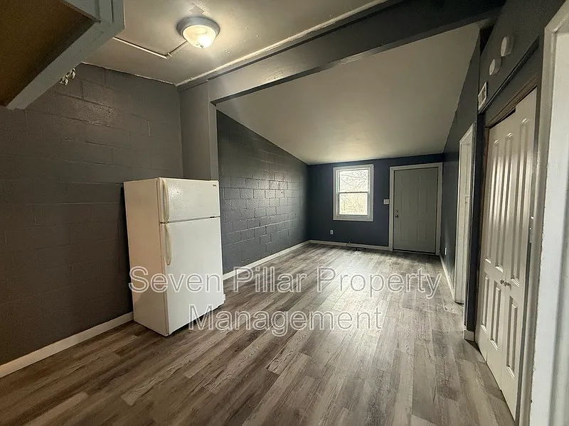 2 bed, 1.0 bath, 983 sqft, $900 — Photo 4