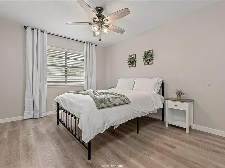 3410 Leon St #A — Photo 17