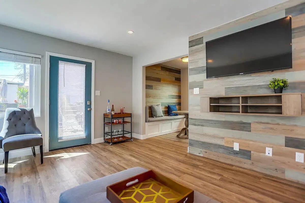 812 Island Ct — Photo 3