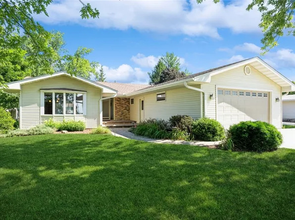 310 E Plainview Ave, Indianola, IA 50125