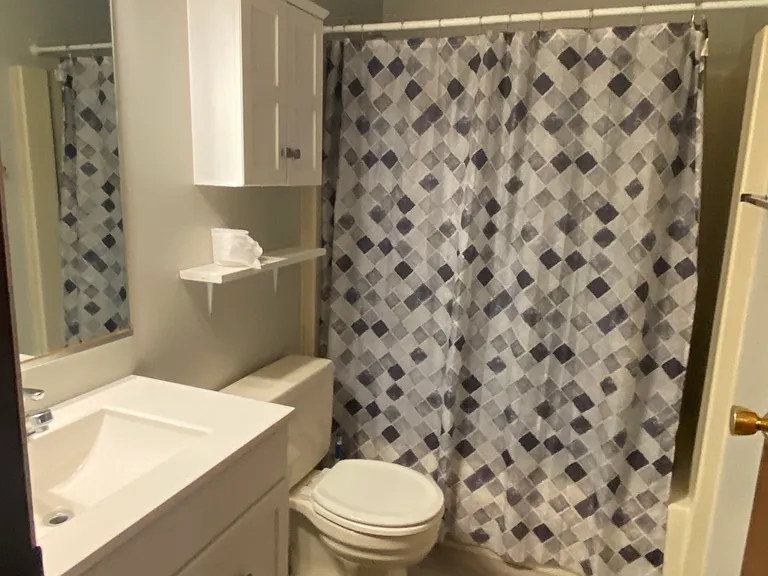 Bathroom with Tub/Shower