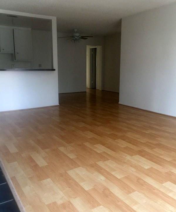 2nd image of 10960 Rose Ave APT 3