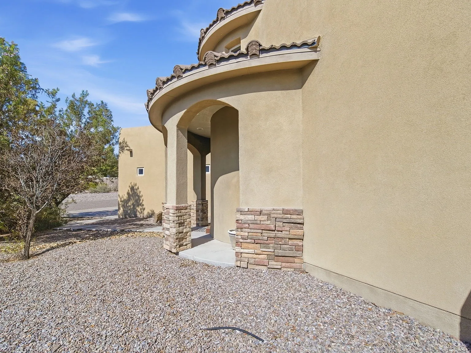 3 bed, 1920 sqft, $2,799 — Photo 4