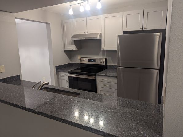 6700 NE 182nd St APT D106