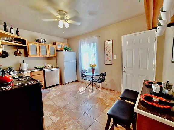 4th image of 2829 Sierra Dr NE