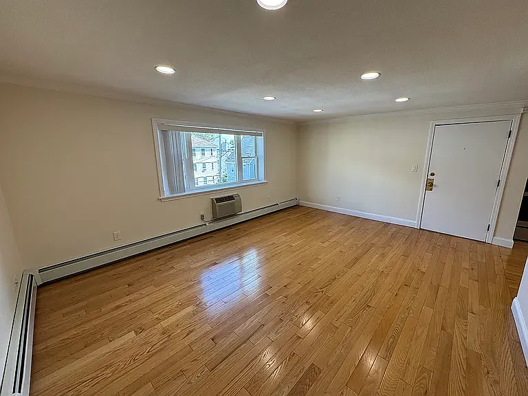 16 Westford St #9 — Photo 4