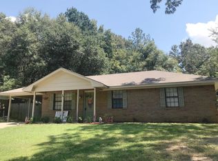 69 Christopher Dr, Columbus, MS 39702
