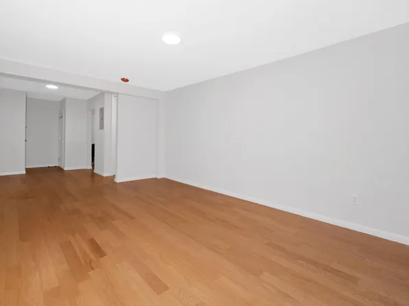 601 Kappock Street image 3 of 19