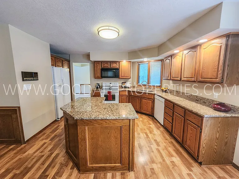 924 Prairie View Dr — Photo 10