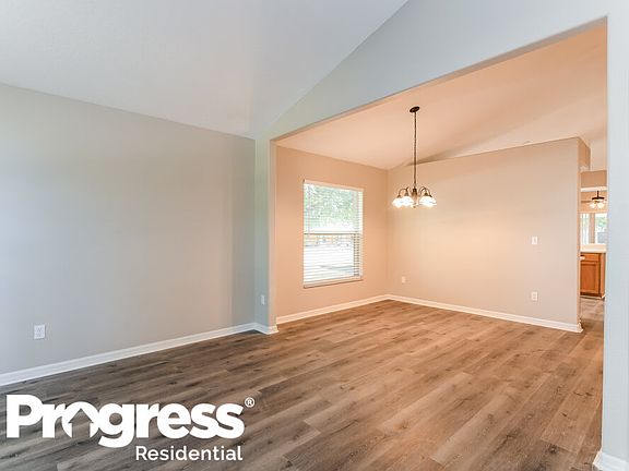 4th image of 302 Laurel Cove Ct