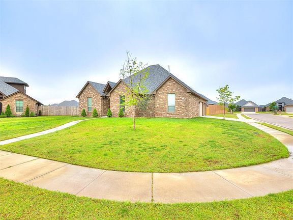 4th image of 224 SW 168th Ter