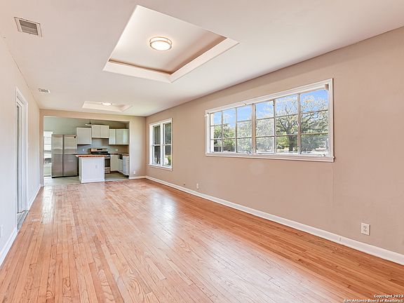 3rd image of 302 HARMON DR