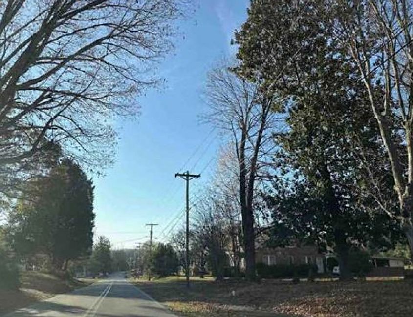 2nd image of 803 S Grove St