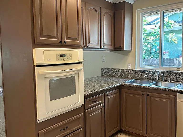 4690 Brookfield Dr — Photo 2