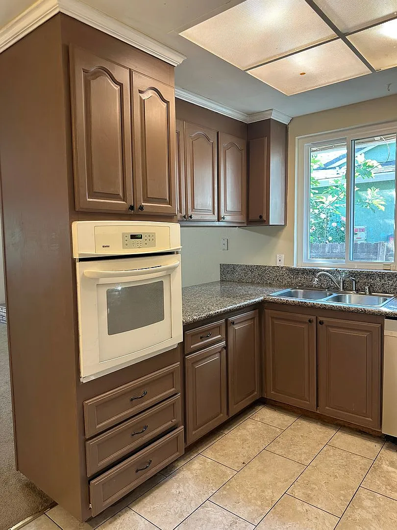 Building Photo - 4690 Brookfield Dr