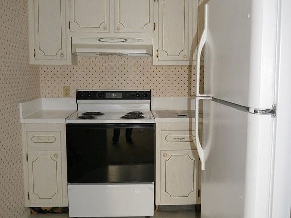 4th image of 327 34th Ave N APT 105