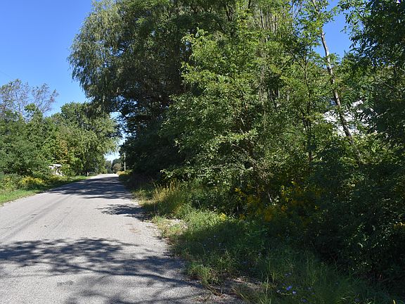 3rd image of Round Top Rd S