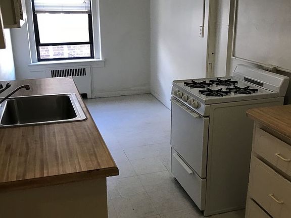 5th image of 4045 201st St APT 15