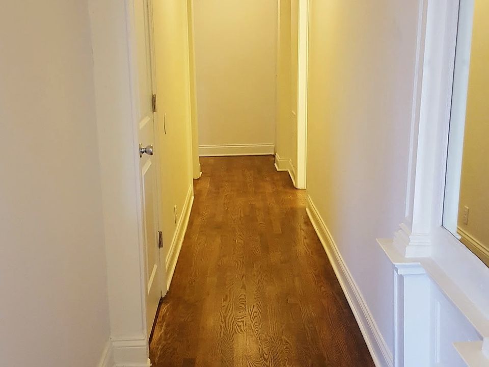 1st image of 902 W Montrose Avenue # Fl 2nd