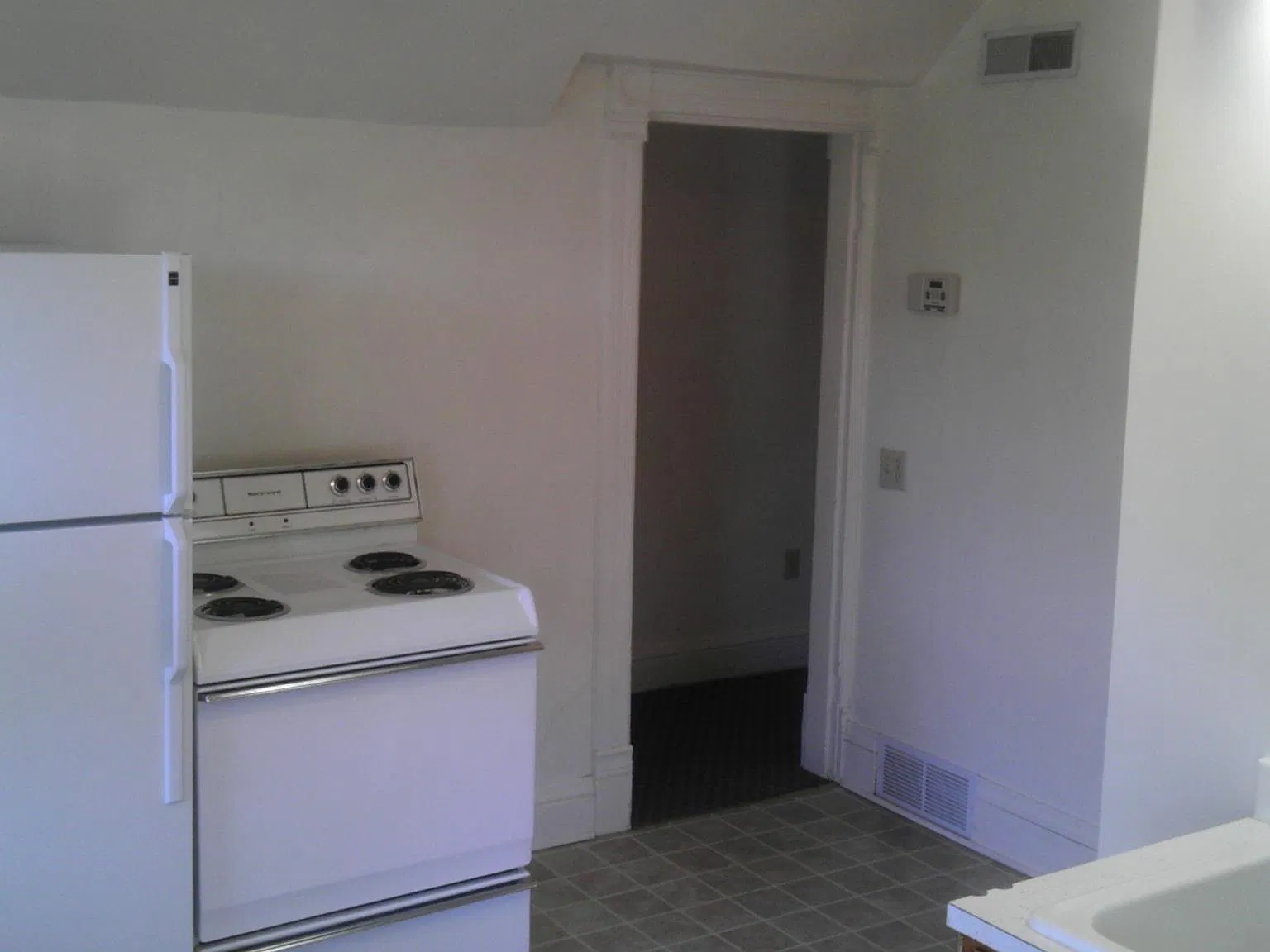 4 bed, 2.5 bath, 1333 sqft, $1,600 — Photo 4
