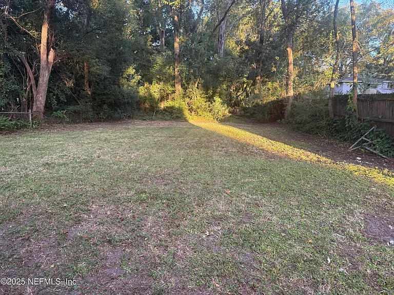 903 Melson Ave — Photo 10