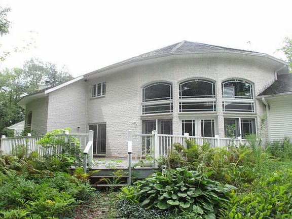2nd image of 4250 Hawthorne Dr