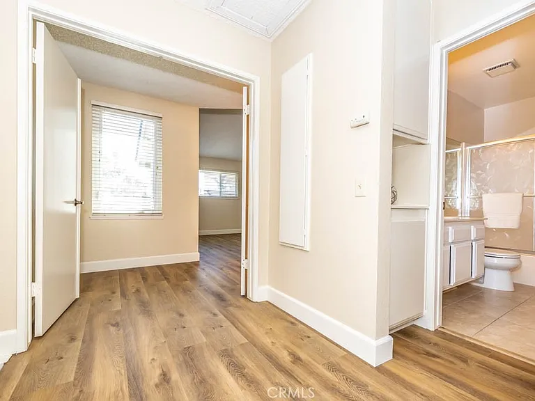 21 Ashbrook #102 — Photo 25