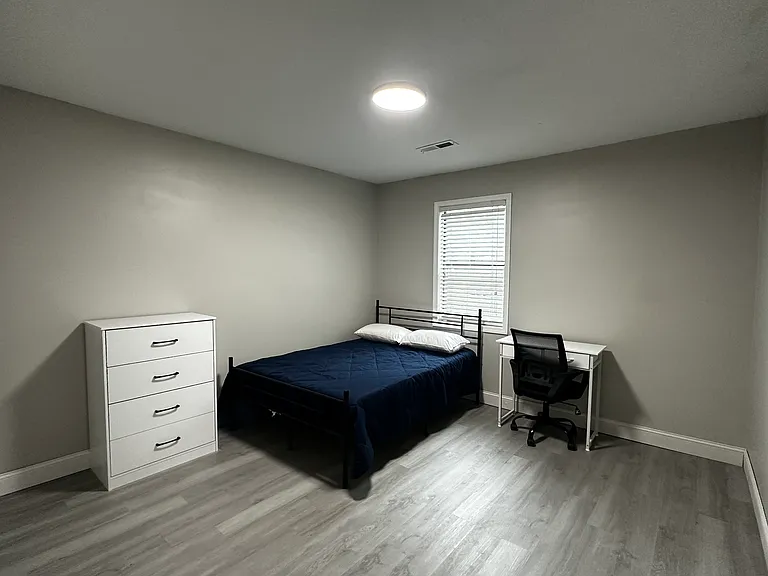 1325 Stevens Ave NE #A — Photo 2