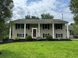 4000 Pearsall Rd, Williamson, NY 14589