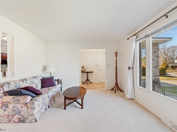 5th image of 22685 Marlys Dr