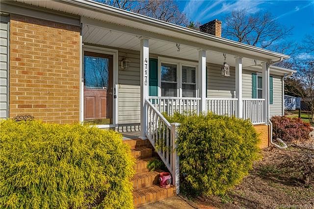 1st image of 4717 Oakwood Cir