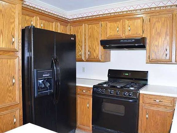3rd image of 8618 Woodlake Dr