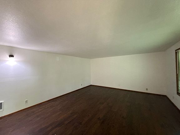 5th image of 2435 City View St
