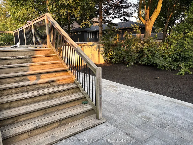 380 Bent Cres — Photo 3