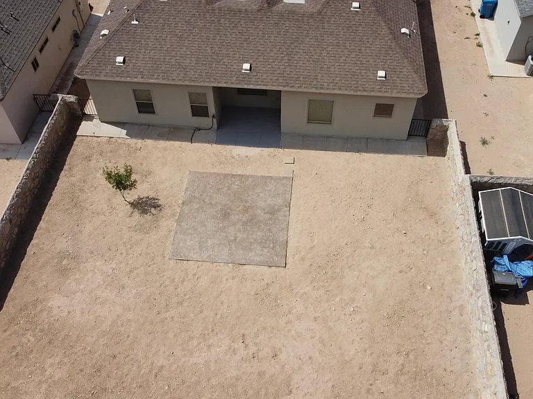 620 Adrian Arellano St W — Photo 14