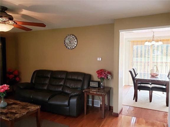 4th image of 60 Cedarhurst Dr