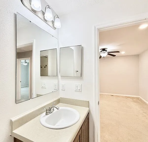 3824 Exeter Ln #1 — Photo 53