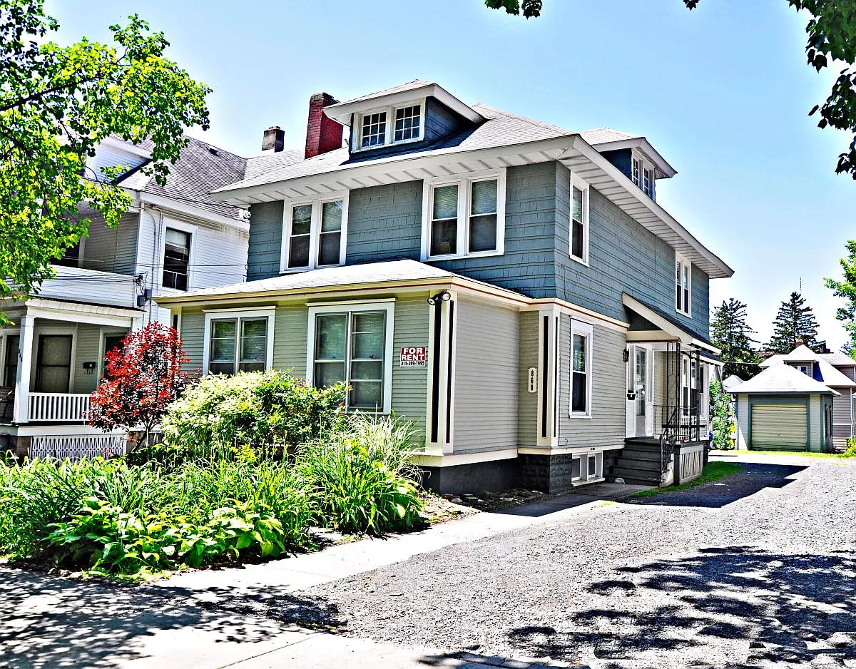 4 bed, 2.5 bath, 2080 sqft, $3,300 — Photo 1