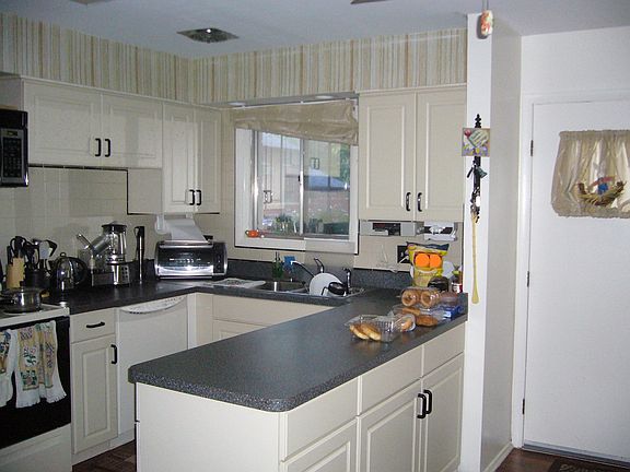 3rd image of 1S259 Danby St