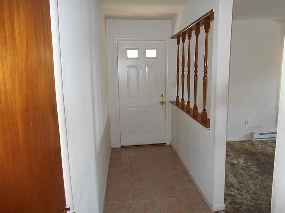 3rd image of 718 E 18th St #13