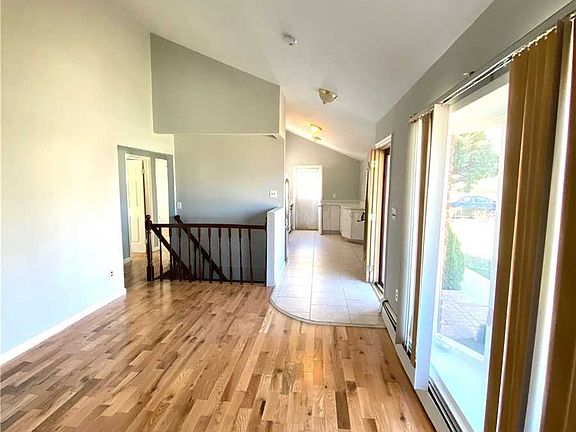 5th image of 54 Essex St