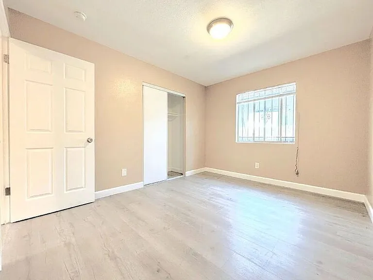 1385 E Vernon Ave — Photo 5