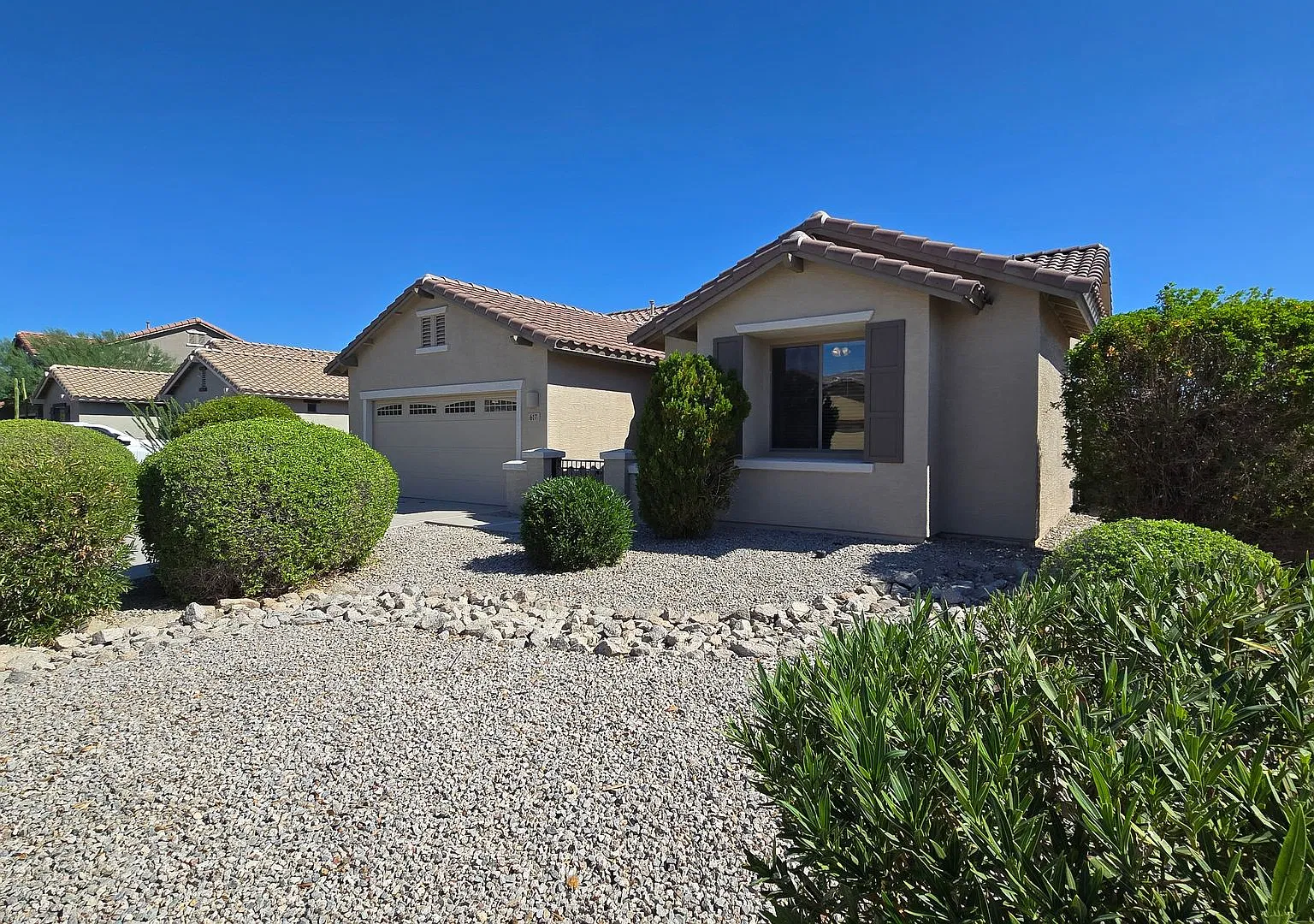 Great neighborhood in Goodyear! All appliances! New Carpet! — Photo 2