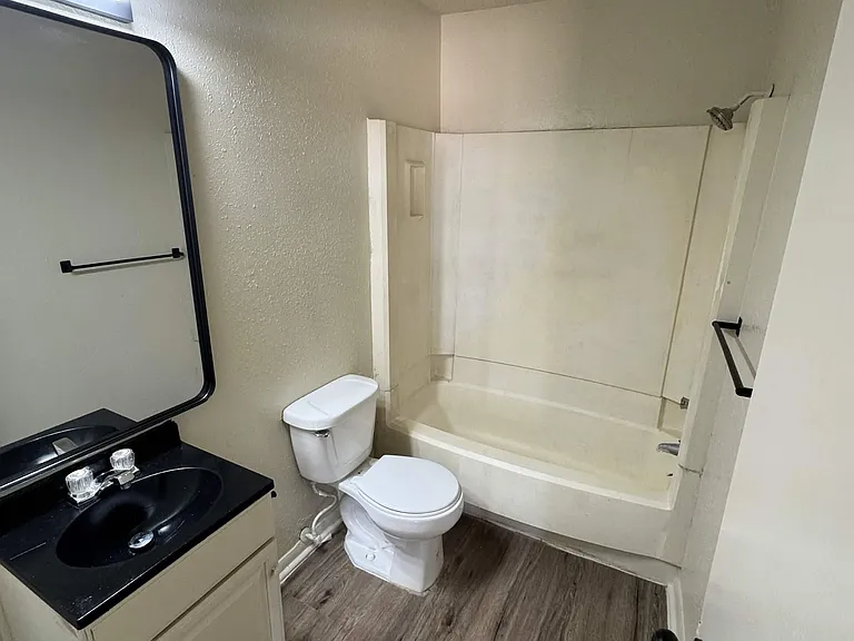 Chapparal Apartments — Photo 25