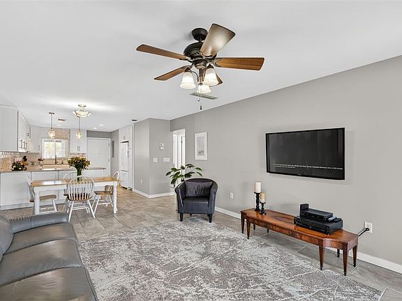 4th image of 1632 Stickney Point Rd APT 201