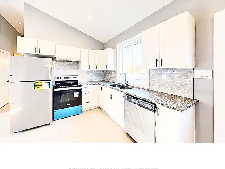 77 Godfrey Dr — Photo 5