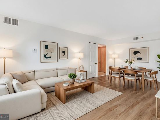 1301 N Courthouse Rd APT 705, Arlington, VA 22201